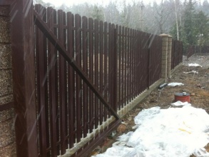 Забор из евроштакетника в шахматном порядке 122 метра фото в Кстово