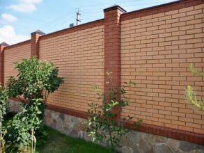 Кирпичный забор сплошной 80 метров фото в Кстово