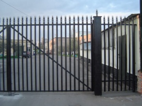 Сварные заборы с бетонированием столбов 12 метров фото в Кстово