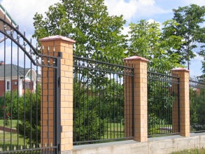 Сварные заборы с кирпичными столбами 300 метров фото под ключ с установкой