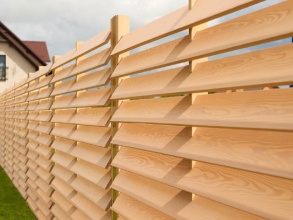 Деревянный забор елочка 20 метров фото под ключ