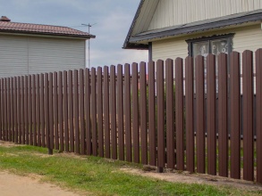 Забор из евроштакетника с забивными столбами 200 метров фото в Кстово