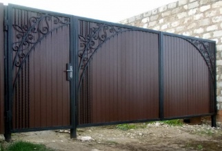 Распашные ворота из профнастила - пример 1 фото в Кстово